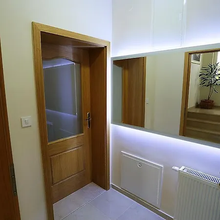 Ivana - Iva ザダル