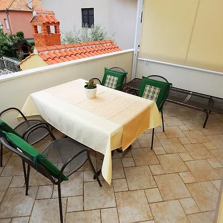 アパート Ivana - Iva ザダル