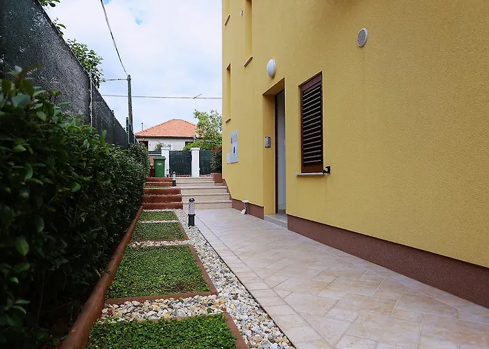 Ivana - Iva Apartment *